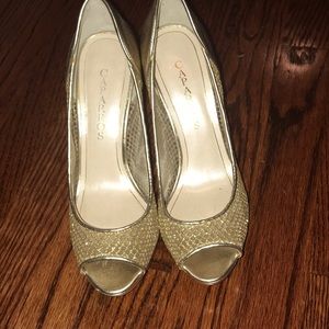 Capparos size 8 gold shoes